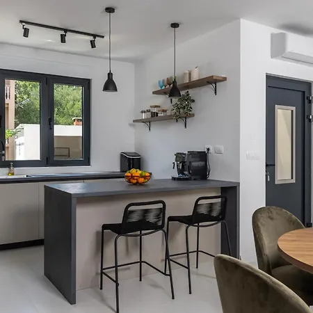 Luxurious Medellin Villa Pridraga